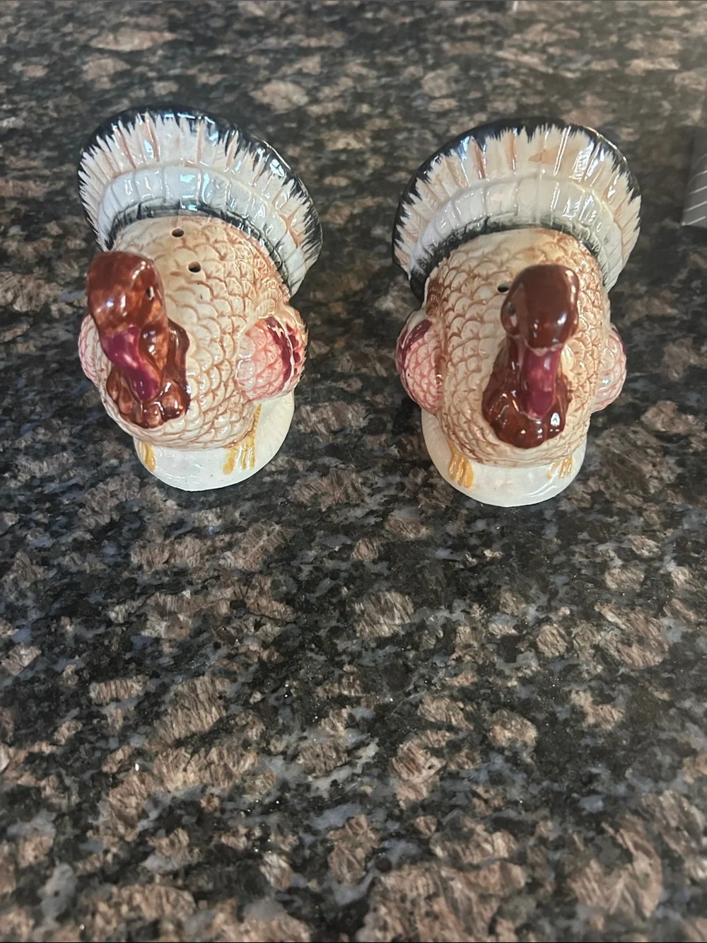 VINTAGE FINE CERAMIC TURKEY SALT& PEPPER SHAKERS NWT